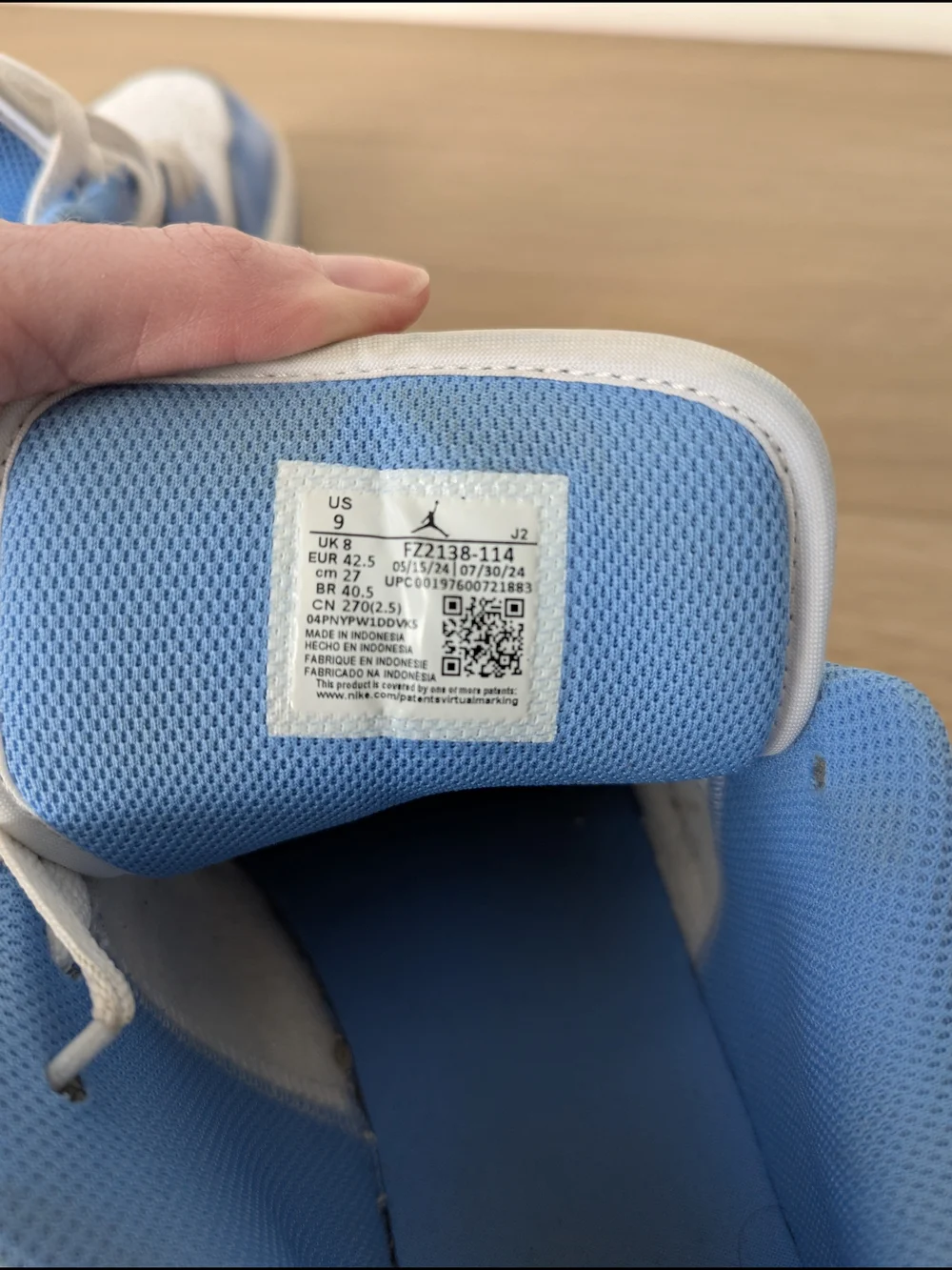 Jordan Men’s Low Top Sneakers in White & University Blue